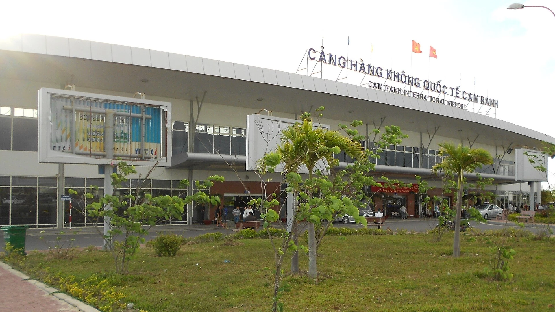 a source photograph of Cam Ranh airport